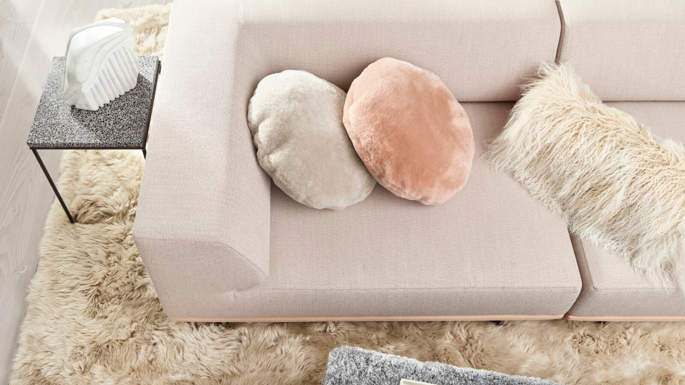 Ein romantischer Valentinstag mit Lammfell