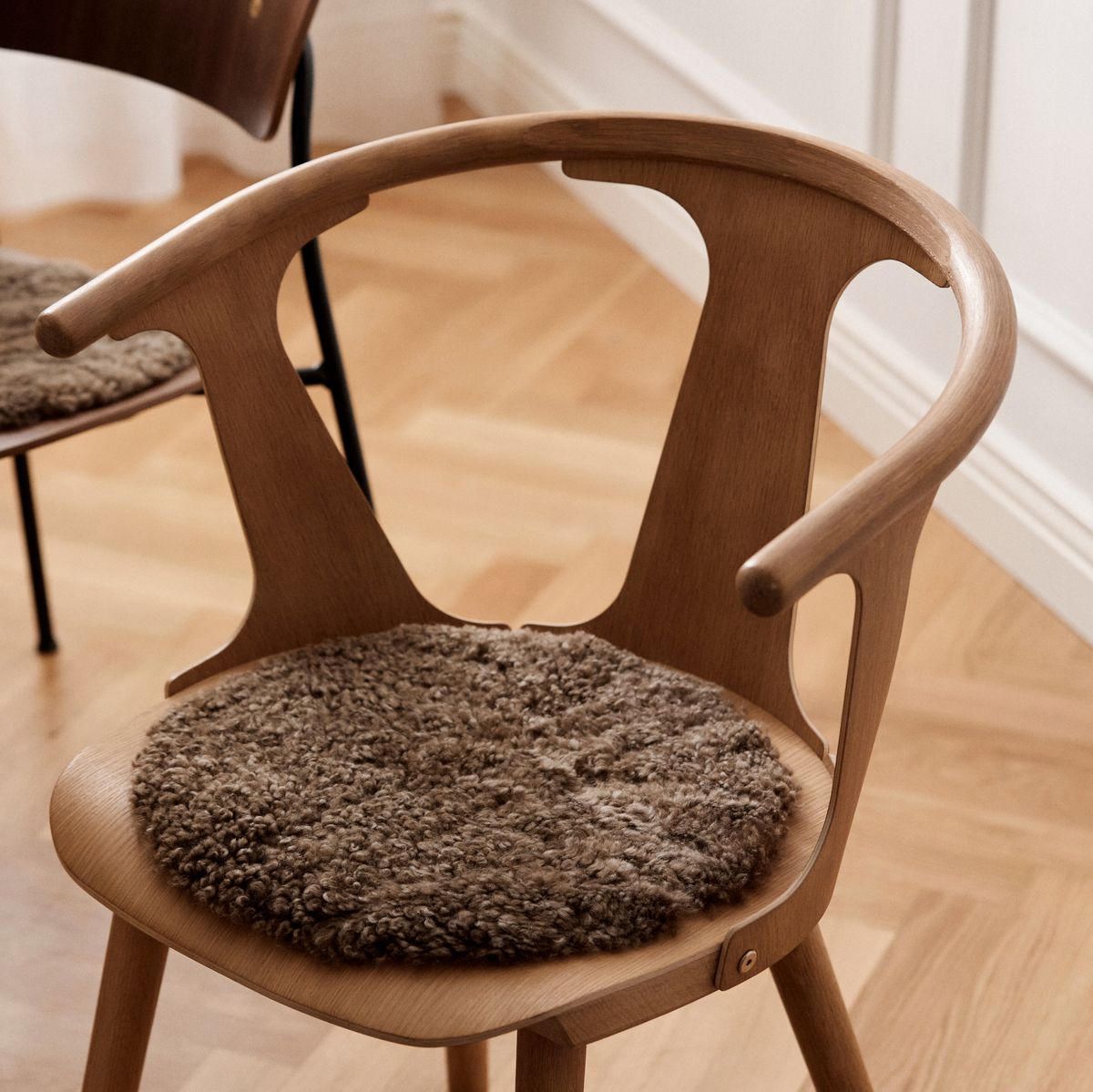 Lammfell Stuhlauflage | Kurzhaar | Neuseeland | D38 cm Anthrazit