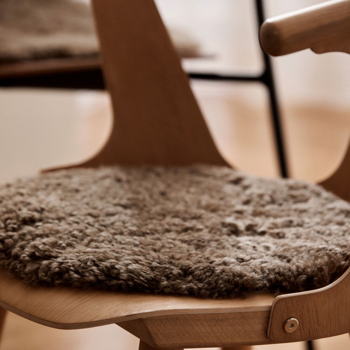 Lammfell Stuhlauflage | Kurzhaar | Neuseeland | D38 cm Anthrazit