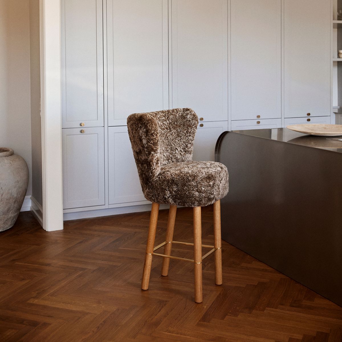 Emilia Barhocker | Design Möbel Anthrazit