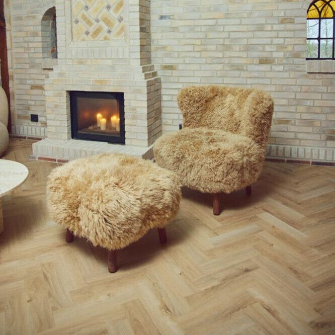 Emily Hocker | Langhaar | Design Möbel Honig