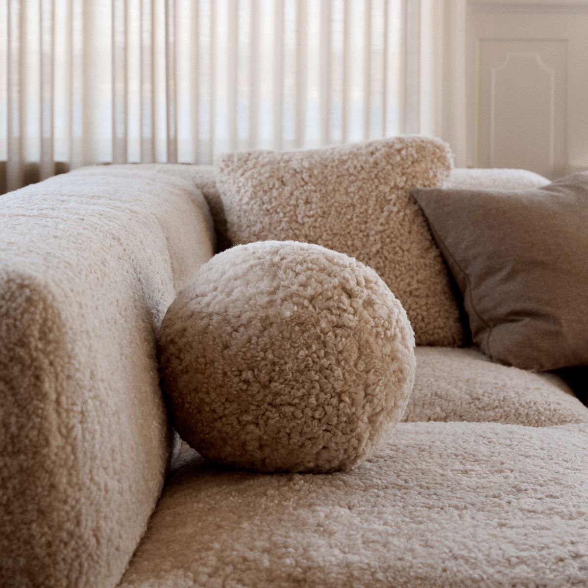 Angelite Kissenball | Kurzhaar | Neuseeland | D25/30/35 cm Schwarz