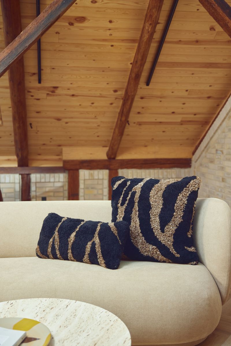 Zebra Fellkissen | Kurzhaar | Neuseeland | 60x60 cm Schwarz/Taupe