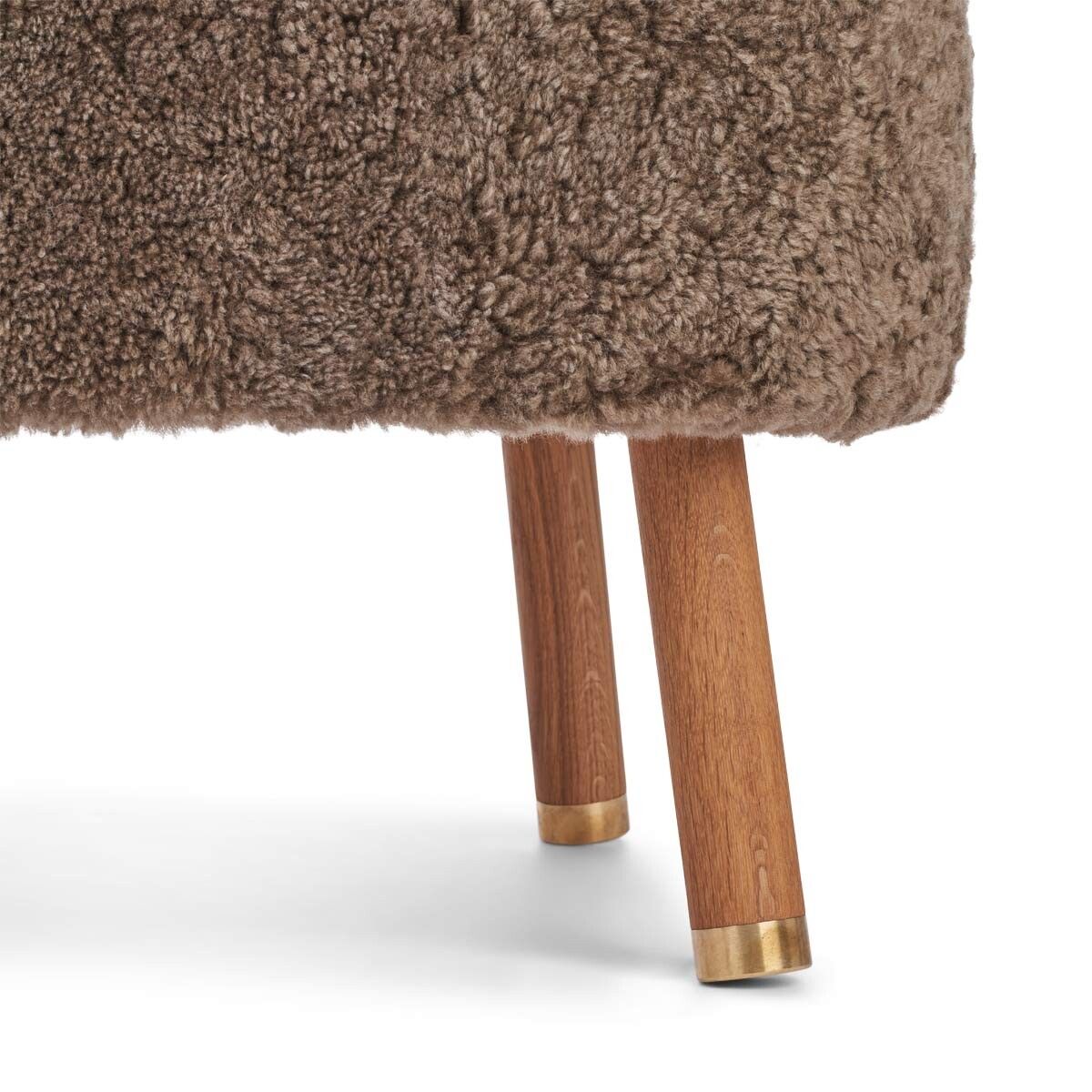 Emil Loungesessel | Kurzhaar | Design Möbel m. Messingdetails Taupe