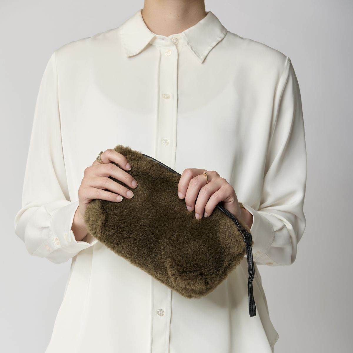 Nelly Clutch | Lammfell Beige