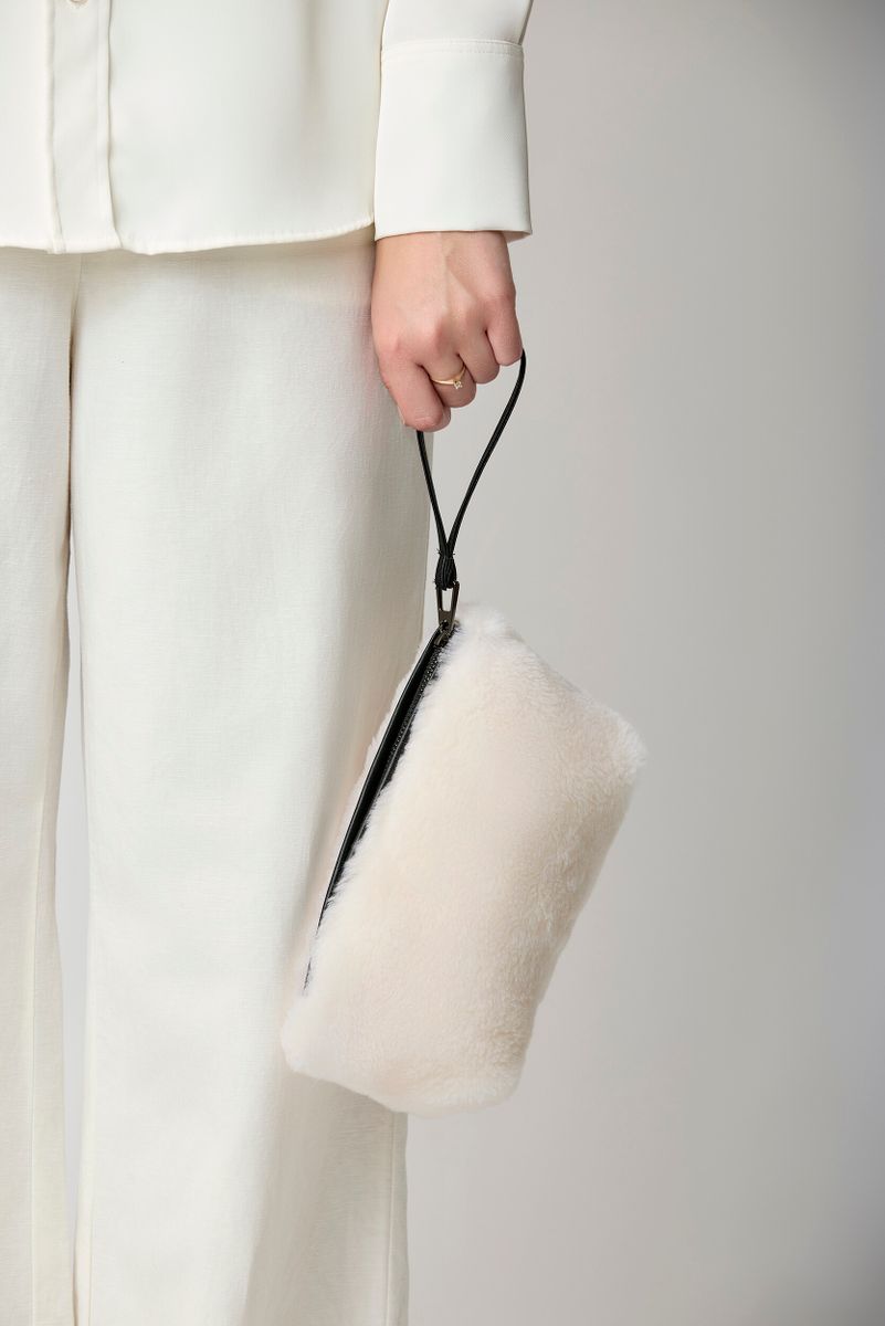 Nelly Clutch | Lammfell Weiß