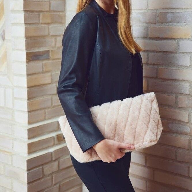 Hannah Clutch | Lammwolle Beige