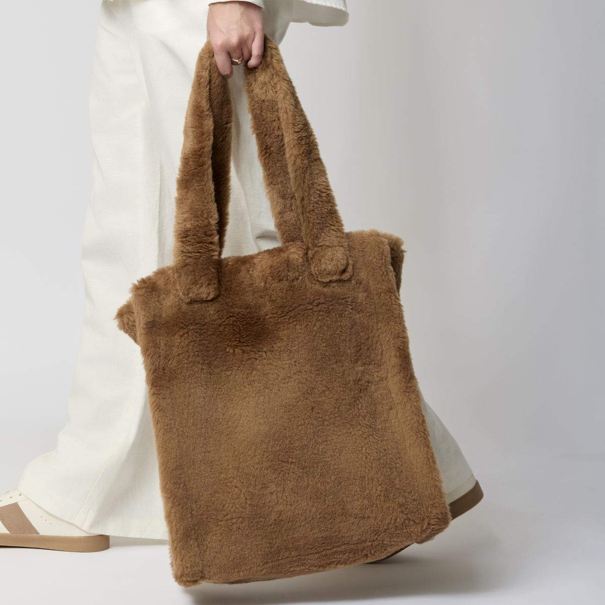 Maxi Glory Shopper | Lammfell Beige