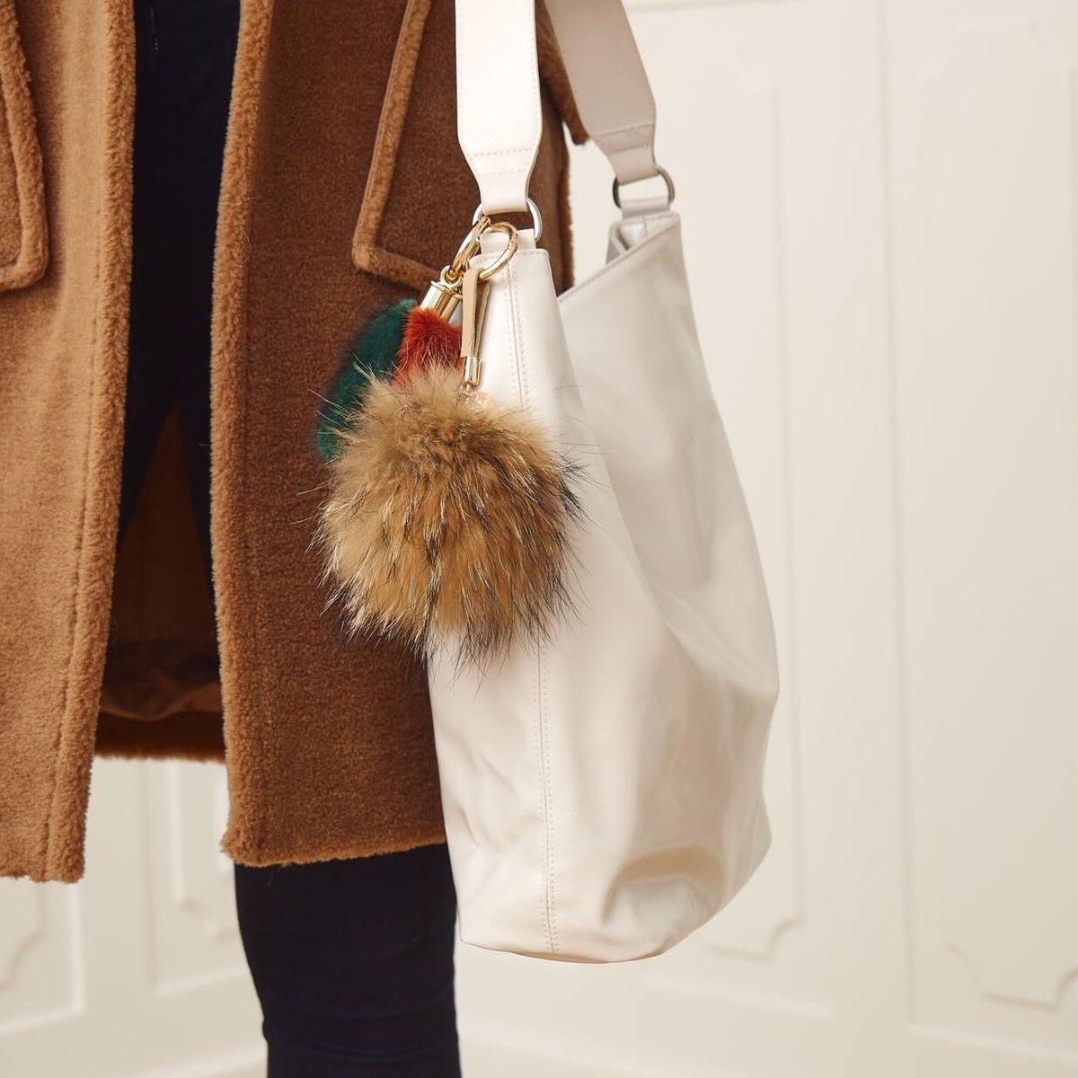 Schlüsselanhänger m. Pompon | Waschbär Bordeauxrot