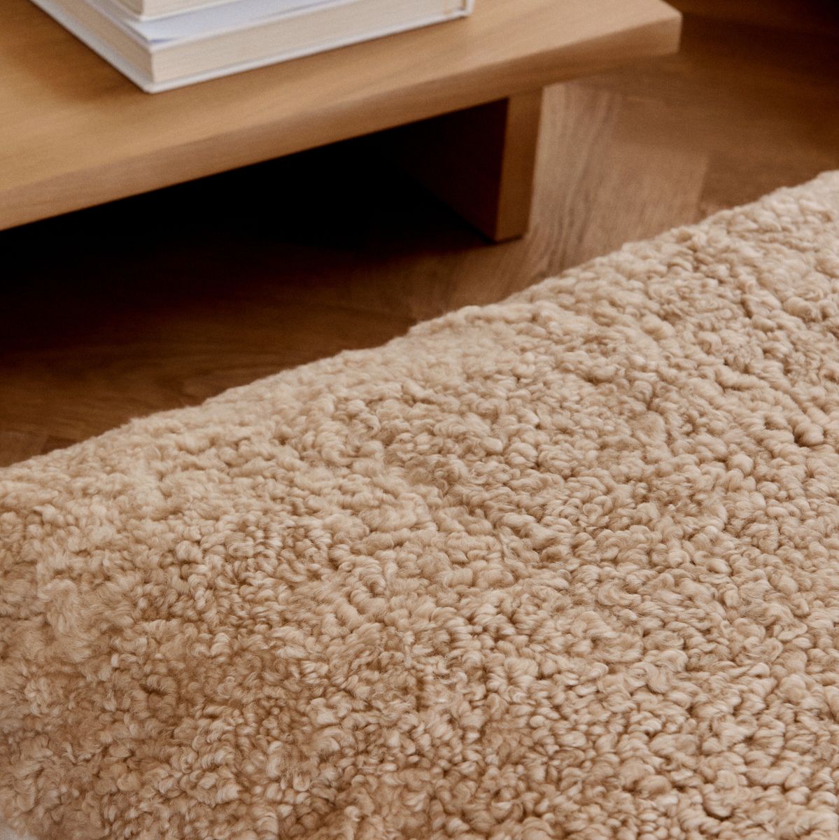 Maxi Float Lammfellkissen | Kurzhaar | Neuseeland | Doppelseitig | 90x90 cm Anthrazit