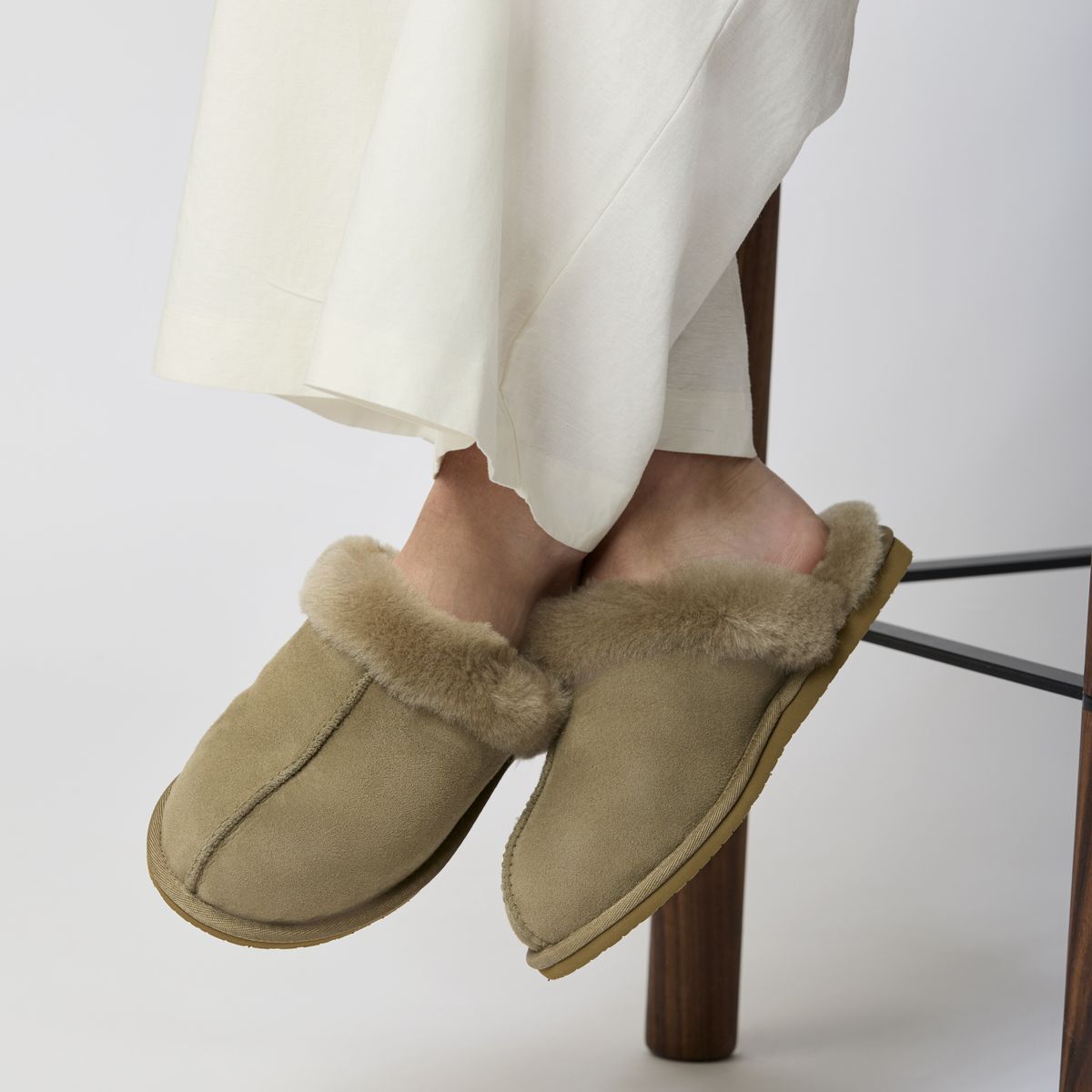 Hausschuhe | Lammfell, Wildleder Schwarz