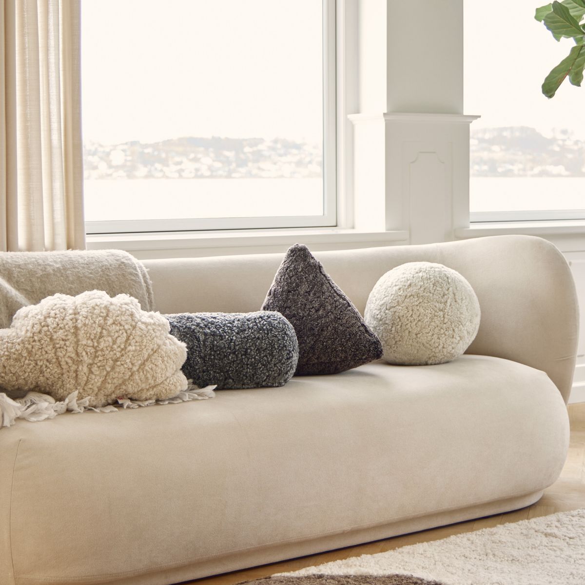 Hematite Lammfellkissen | Kurzhaar | Neuseeland | 35x35x35 cm Anthrazit