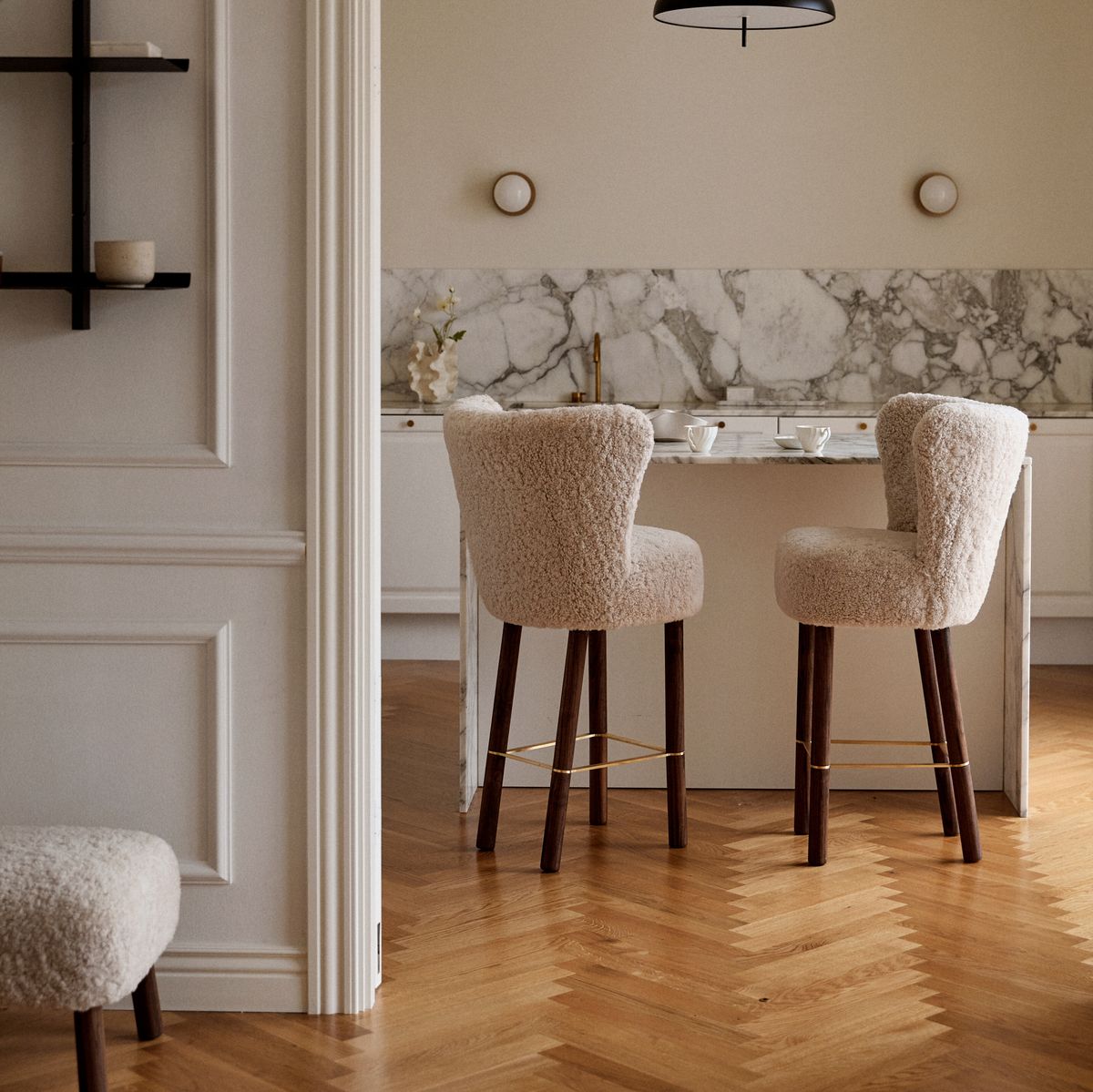 Emilia Barhocker | Design Möbel Anthrazit
