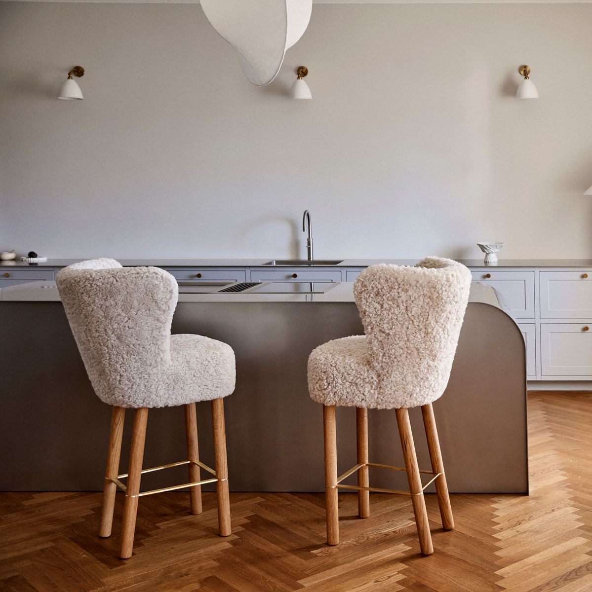 Emilia Barhocker | Design Möbel Anthrazit