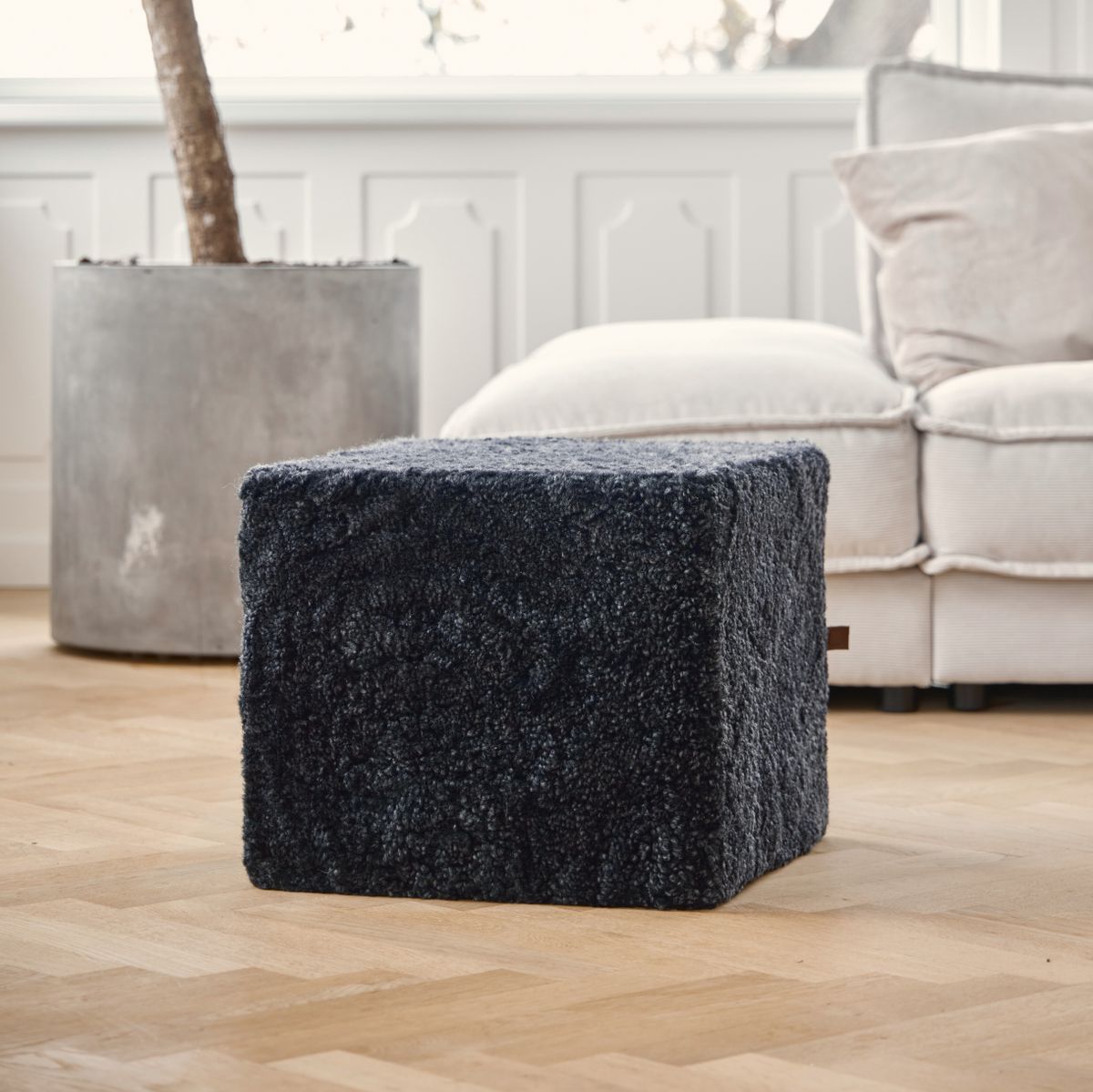 Lammfell Pouf | Kurzhaar | Neuseeland Anthrazit