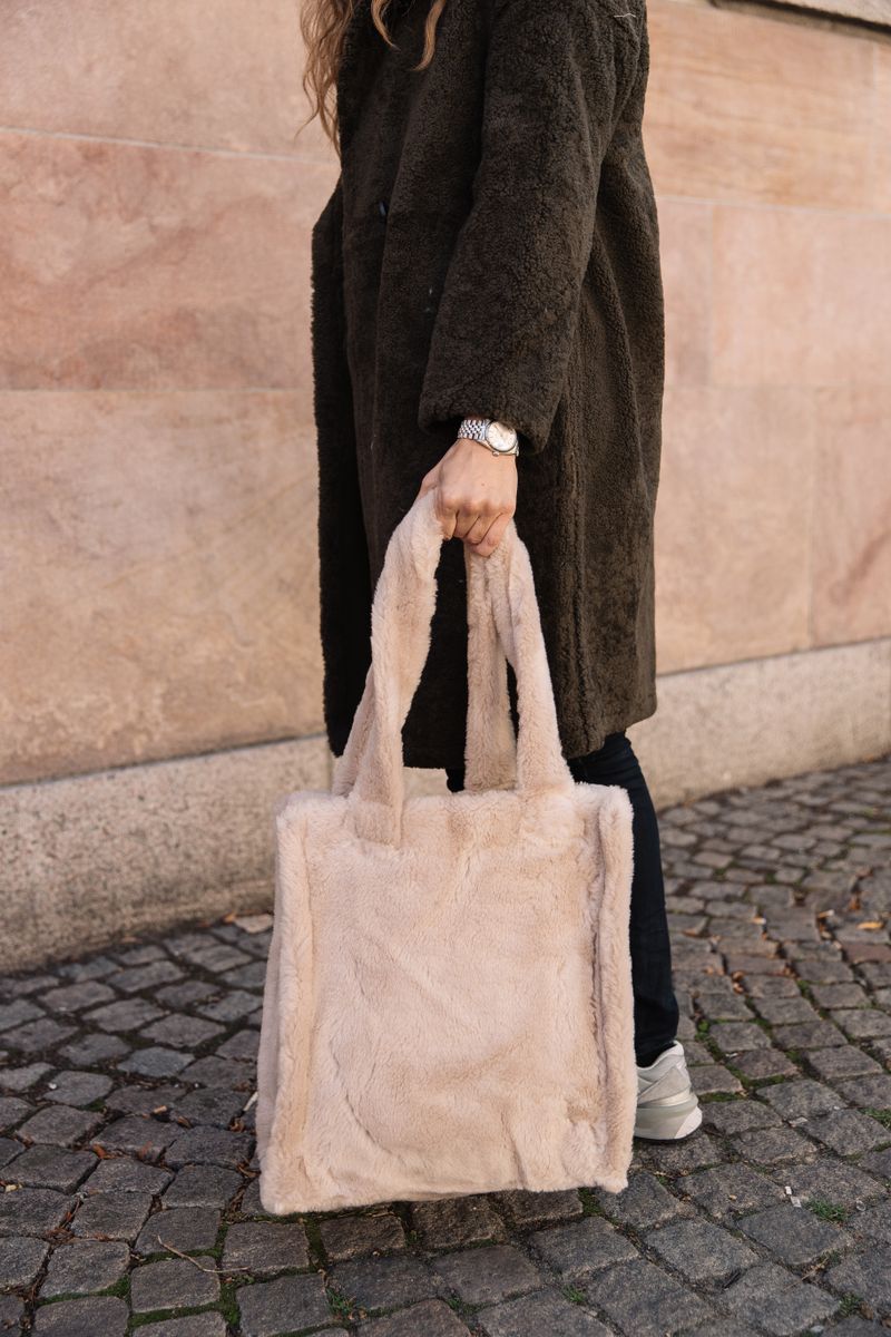 Maxi Glory Shopper | Lammfell Beige