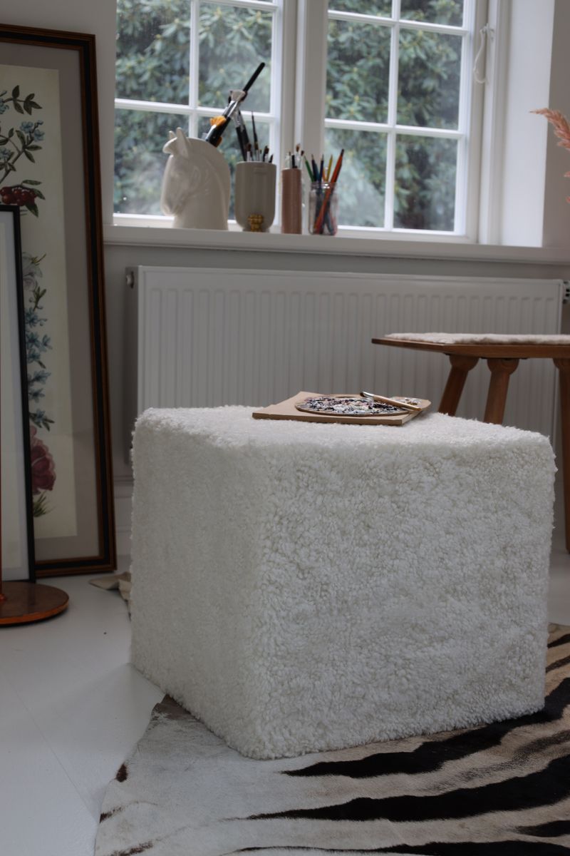 Lammfell Pouf | Kurzhaar | Neuseeland | 40x40x35 cm Elfenbein