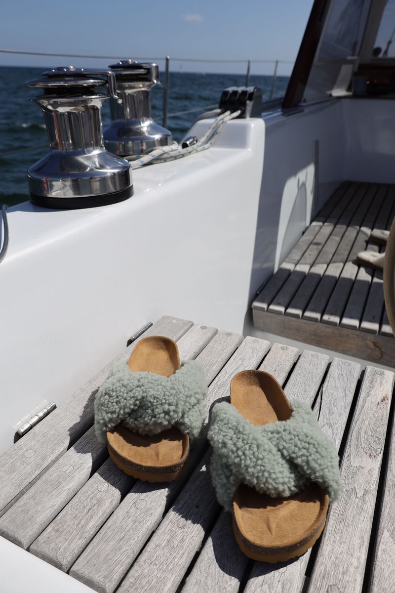 Lilly Cross Slippers | Lammwolle, Kork Minze