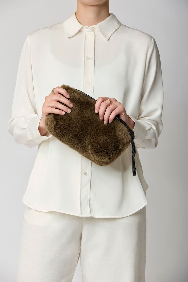 Nelly Clutch | Lammfell Khaki