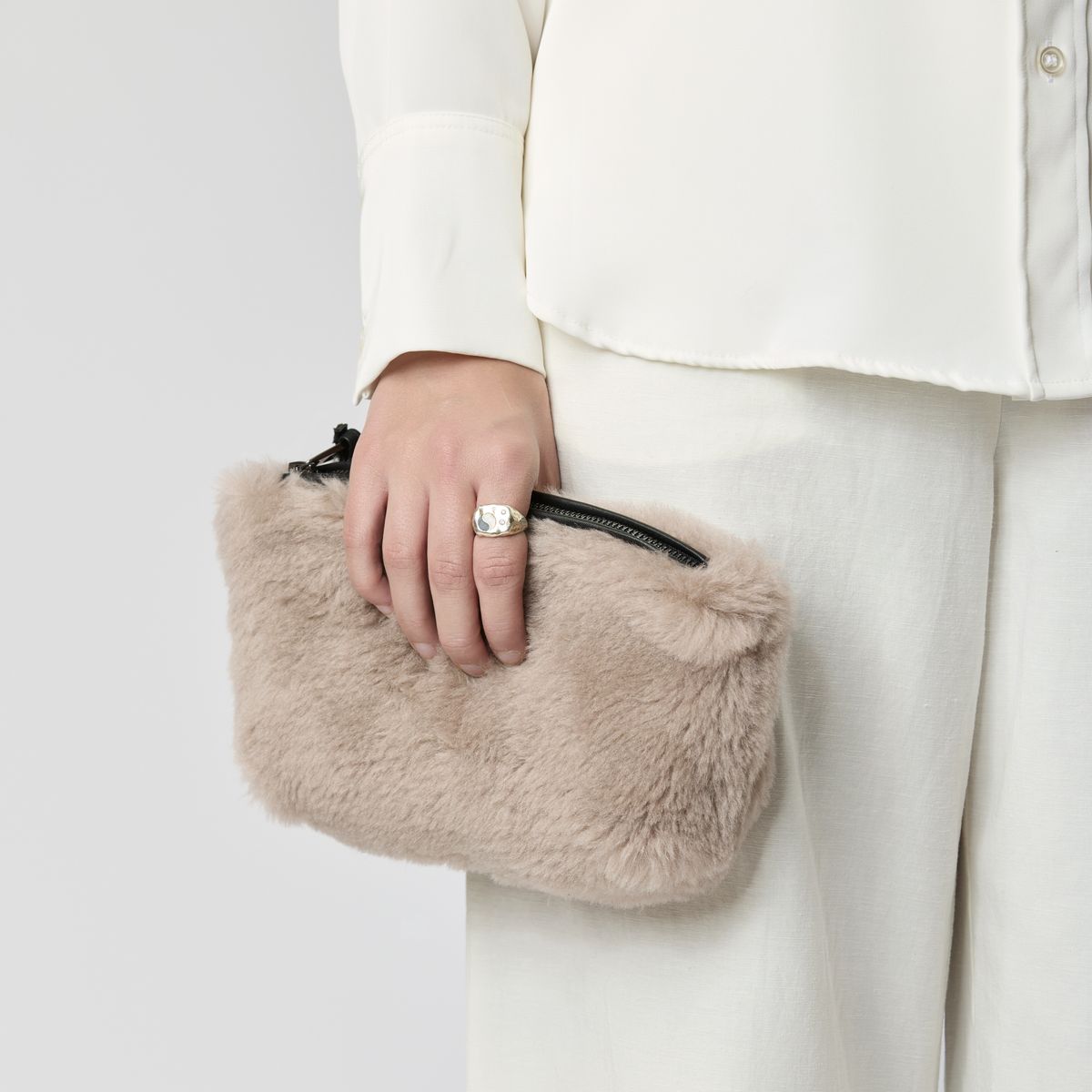 Nelly Clutch | Lammfell Salbeigrün