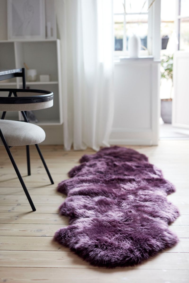 Lammfell Designerteppich | Langhaar | Neuseeland | 180x60 cm Aubergine