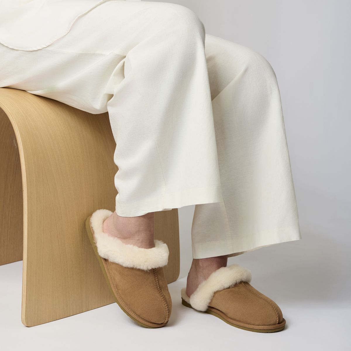 Hausschuhe | Lammfell, Wildleder Schwarz