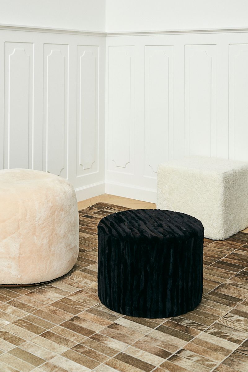 Lammfell Pouf | Kurzhaar | Neuseeland | 40x40x35 cm Elfenbein