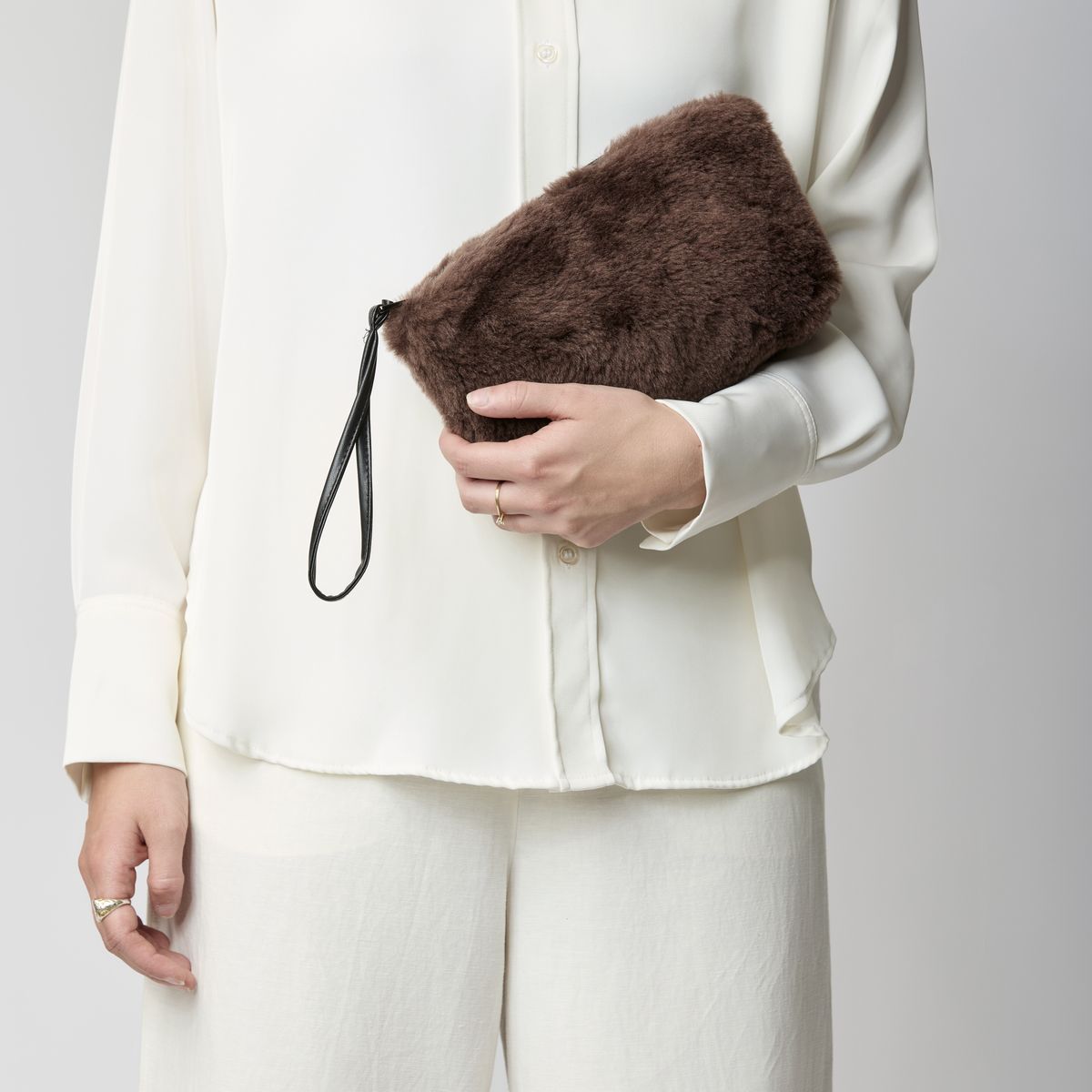 Nelly Clutch | Lammfell Beige