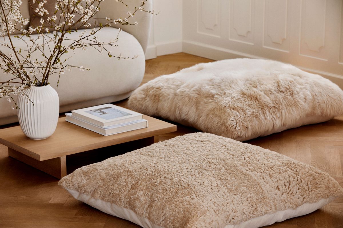 Maxi Float Lammfellkissen | Kurzhaar | Neuseeland | Einseitig | 90x90 cm Anthrazit