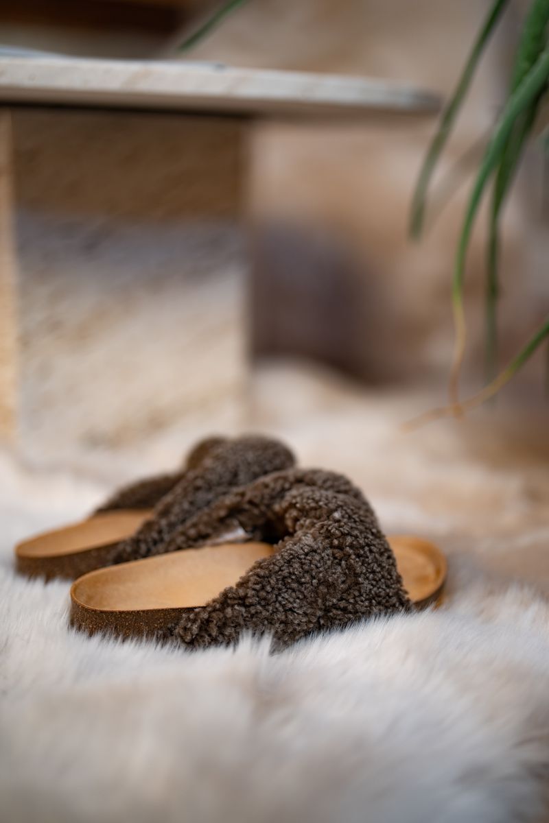 Lilly Cross Slippers | Lammwolle, Kork Taupe