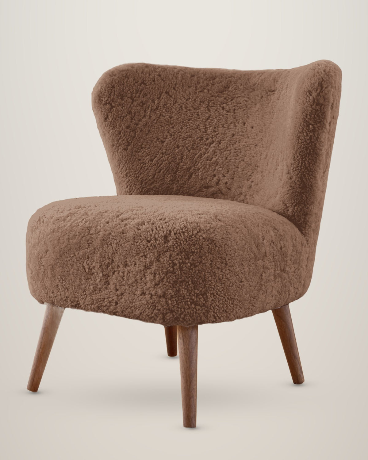 Sessel mit Kurzhaar-Lammfell in Taupe